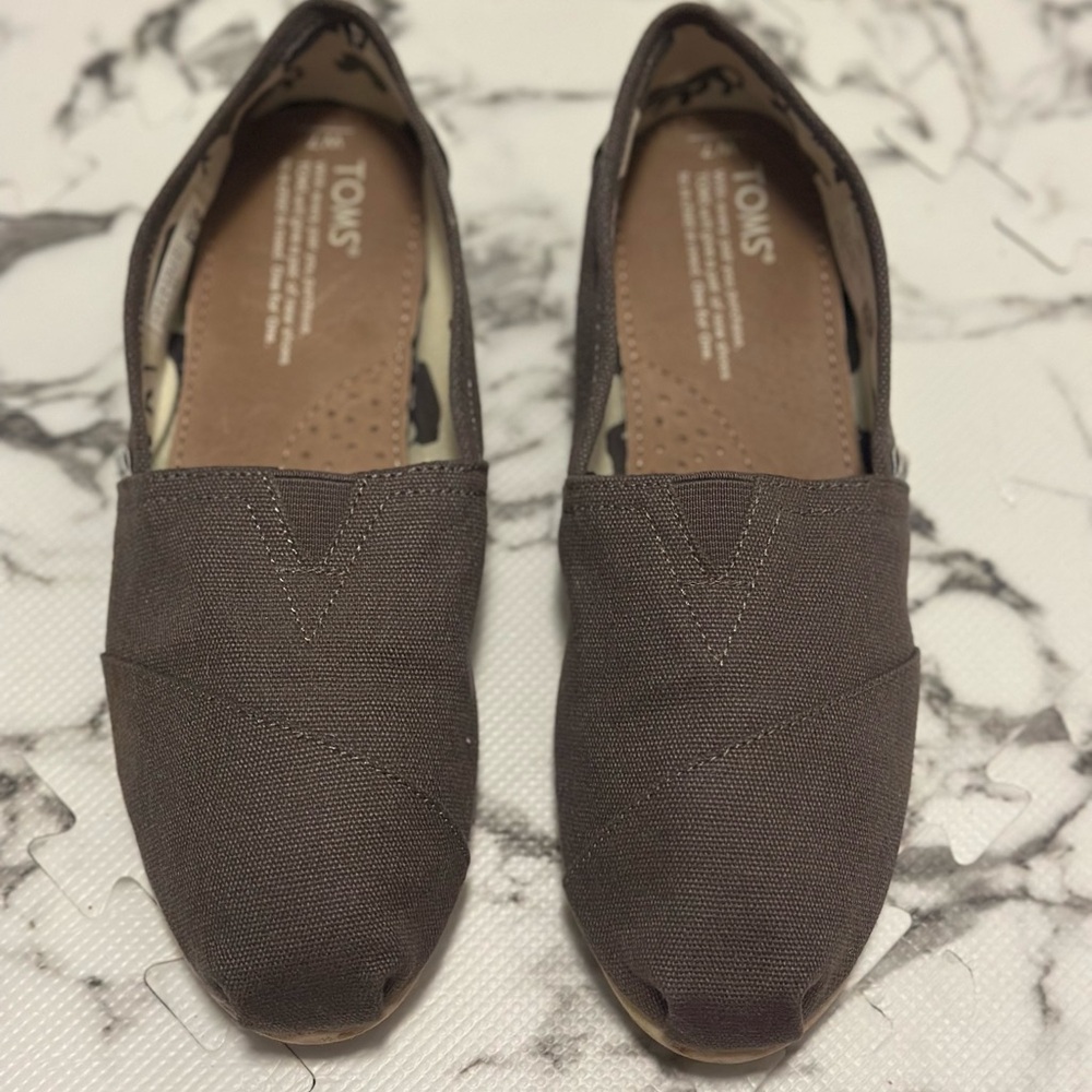 TOMS Classic Canvas Loafers in Gray